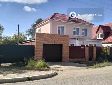 5-комнатный дом, 3.8 соток, 180 м²
