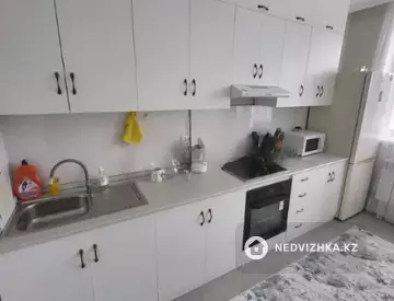 1-комнатная квартира, этаж 3 из 9, 36 м²