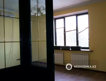 Здание, 3 этажа, 600 м², на длительный срок