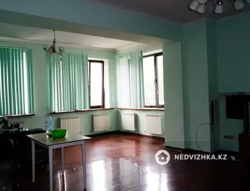 Здание, 3 этажа, 600 м², на длительный срок