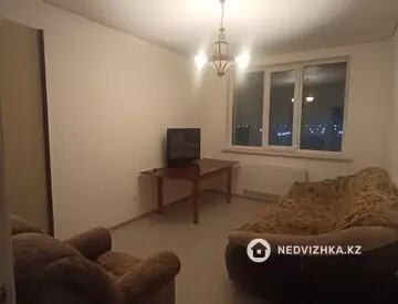 3-комнатная квартира, этаж 7 из 9, 64 м², на длительный срок