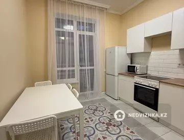 2-комнатная квартира, этаж 7 из 12, 63 м², на длительный срок