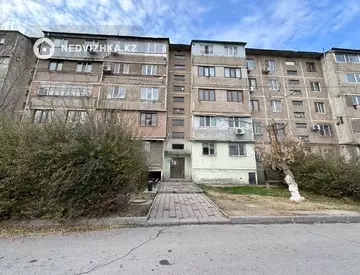 4-комнатная квартира, этаж 1 из 5, 80 м²