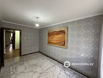 4-комнатная квартира, этаж 1 из 5, 80 м²