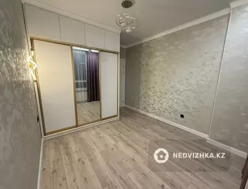 2-комнатная квартира, этаж 4 из 17, 64 м²