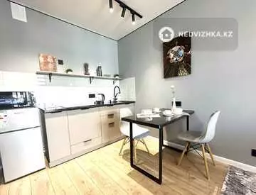 2-комнатная квартира, этаж 8 из 9, 40 м², посуточно