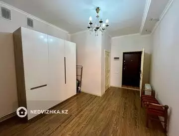 5-комнатный дом, 5 соток, 210 м², на длительный срок