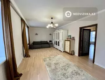 5-комнатный дом, 5 соток, 210 м², на длительный срок