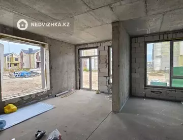 3-комнатная квартира, этаж 1 из 3, 93 м²