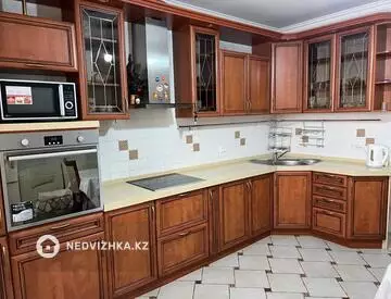 4-комнатная квартира, этаж 9 из 12, 134 м²