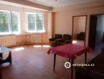 3-комнатная квартира, этаж 3 из 5, 70 м²