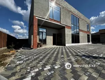 5-комнатный дом, 10 соток, 292 м²