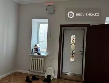 8-комнатный дом, 400 м², на длительный срок