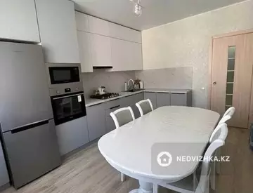 2-комнатная квартира, этаж 4 из 6, 64 м²