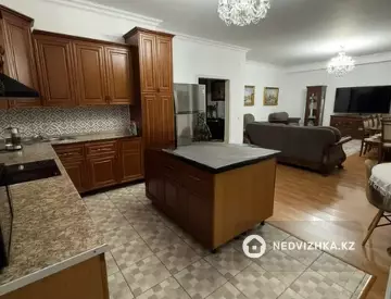 3-комнатная квартира, этаж 2 из 4, 117 м²