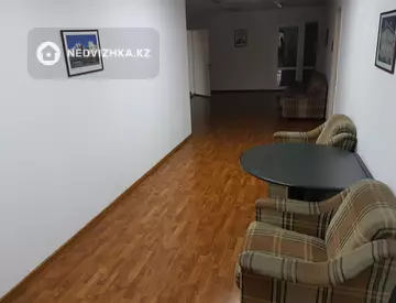 Здание, 4 этажа, 800 м²