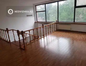 Здание, 4 этажа, 800 м²