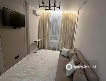 2-комнатная квартира, этаж 7 из 17, 45 м², посуточно