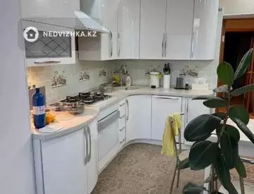 3-комнатная квартира, этаж 2 из 5, 82 м²