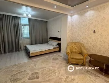 2-комнатная квартира, этаж 15 из 25, 70 м², посуточно
