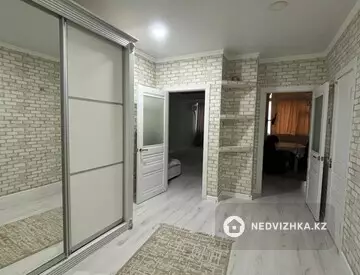 2-комнатная квартира, этаж 15 из 25, 70 м², посуточно