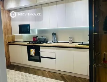 3-комнатная квартира, этаж 8 из 9, 85 м²