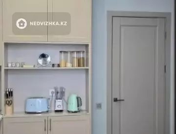 3-комнатная квартира, этаж 9 из 9, 55 м²