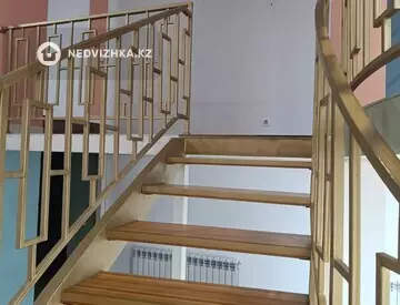 Общепит в в жилом доме, этаж 1 из 10, 180 м²