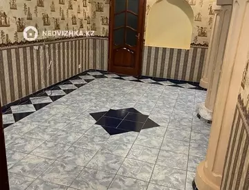 Офисное помещение, этаж 1 из 5, в жилом доме, 130 м²