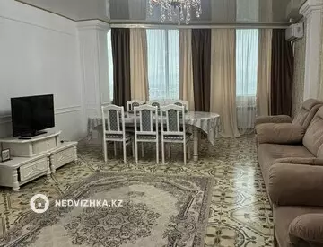 3-комнатная квартира, этаж 25 из 25, 100 м², посуточно