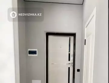 2-комнатная квартира, этаж 3 из 9, 38 м²