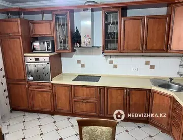 4-комнатная квартира, этаж 9 из 12, 134 м²