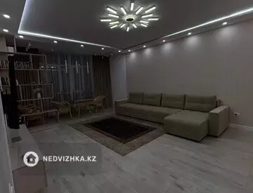 2-комнатная квартира, этаж 9 из 9, 82 м², посуточно