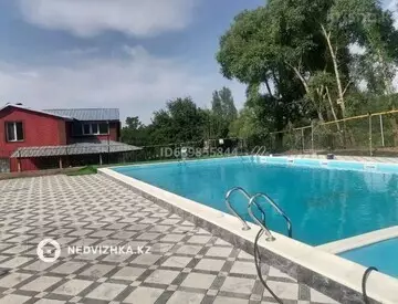 5-комнатный дом, 100 соток, 200 м², посуточно