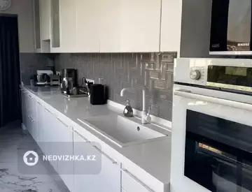 4-комнатная квартира, этаж 4 из 15, 123 м²