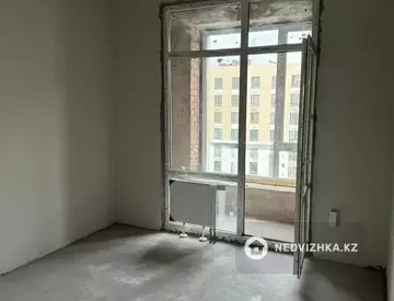 1-комнатная квартира, этаж 5 из 12, 38 м²