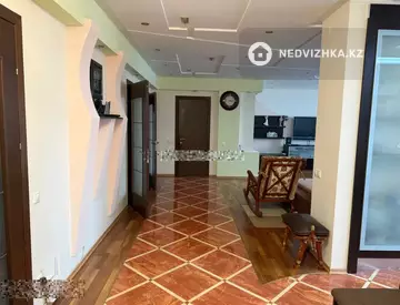 3-комнатная квартира, этаж 5 из 10, 110 м²