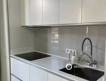 3-комнатная квартира, этаж 2 из 9, 80 м²