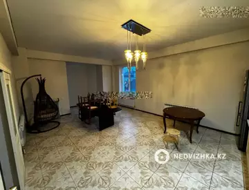 2-комнатная квартира, этаж 1 из 4, 136 м²