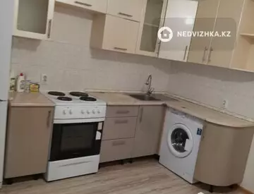1-комнатная квартира, этаж 2 из 10, 47 м², на длительный срок