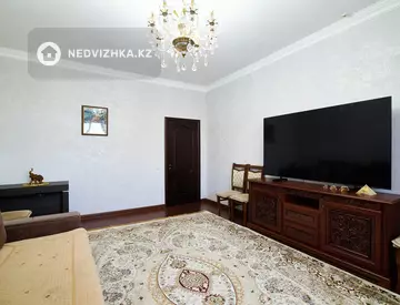 4-комнатная квартира, этаж 5 из 22, 122 м²