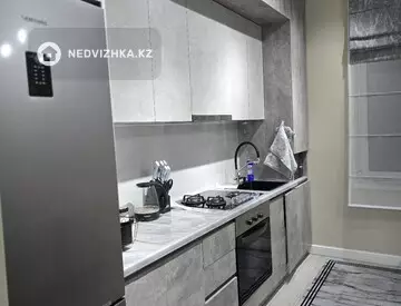 2-комнатная квартира, этаж 9 из 9, 82 м², посуточно