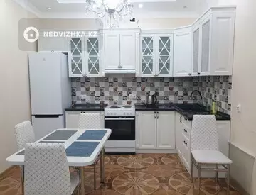 3-комнатная квартира, этаж 3 из 12, 90 м², на длительный срок