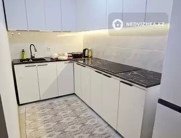 2-комнатная квартира, этаж 13 из 13, 49 м², на длительный срок