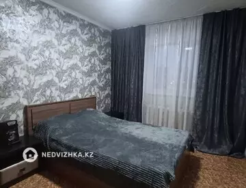 2-комнатная квартира, этаж 3 из 5, 56 м², посуточно