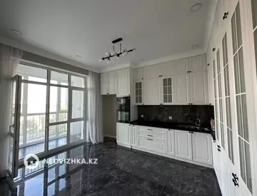 3-комнатная квартира, этаж 3 из 10, 121 м²