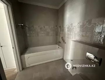 3-комнатная квартира, этаж 3 из 10, 121 м²