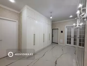 3-комнатная квартира, этаж 3 из 17, 101 м²