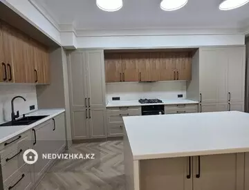 2-комнатная квартира, этаж 4 из 6, 85 м²