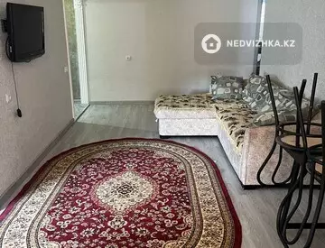 3-комнатная квартира, этаж 4 из 5, 60 м², на длительный срок